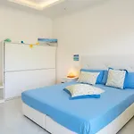 Hotiday توري لابيلو